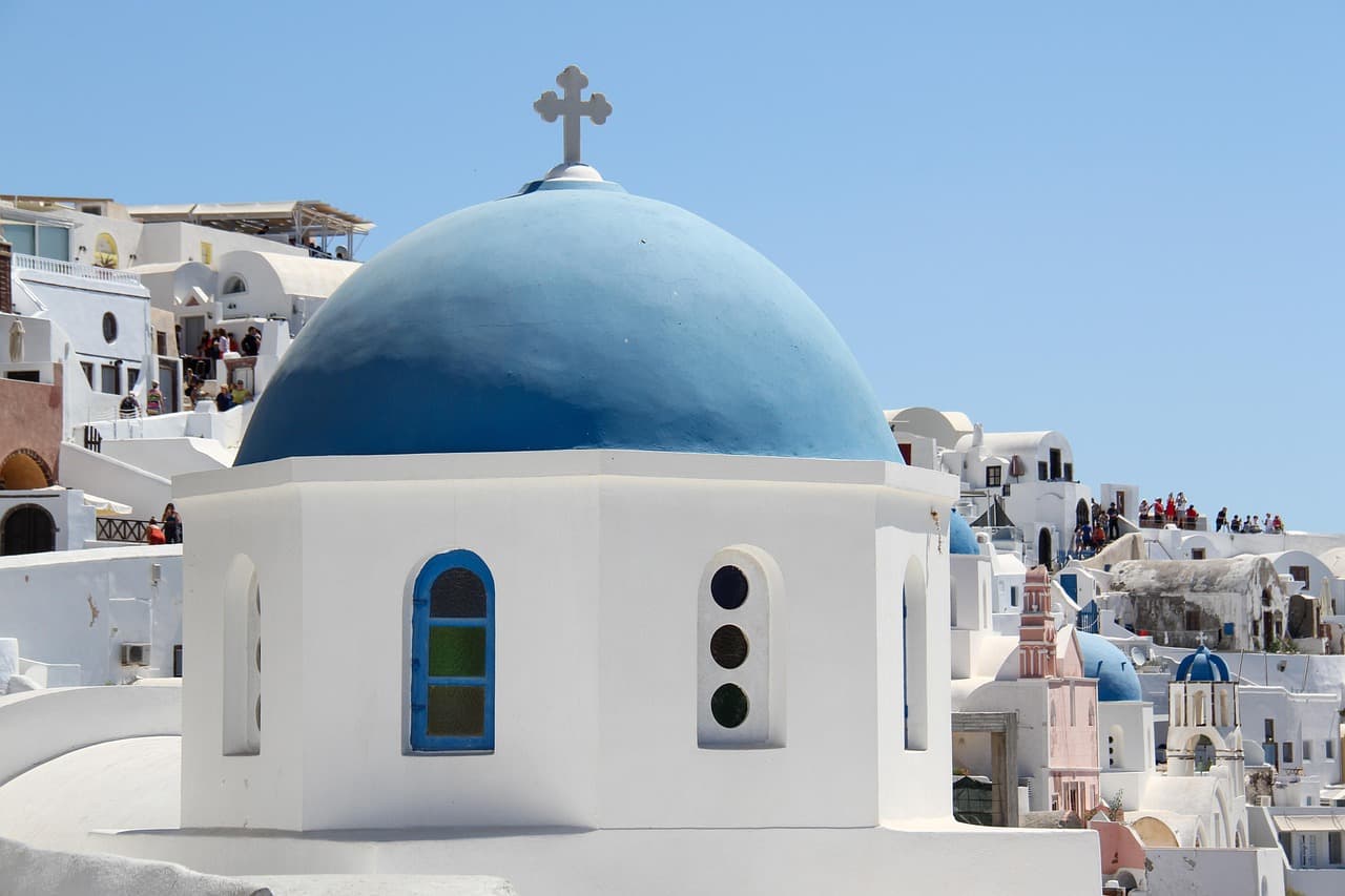 Ghid Santorini: caldera, sate albe și cum eviți aglomerația
