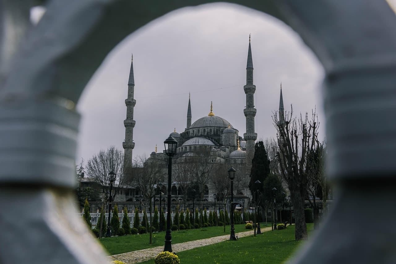 Ghid Istanbul: două continente, bazaruri și mâncare bună